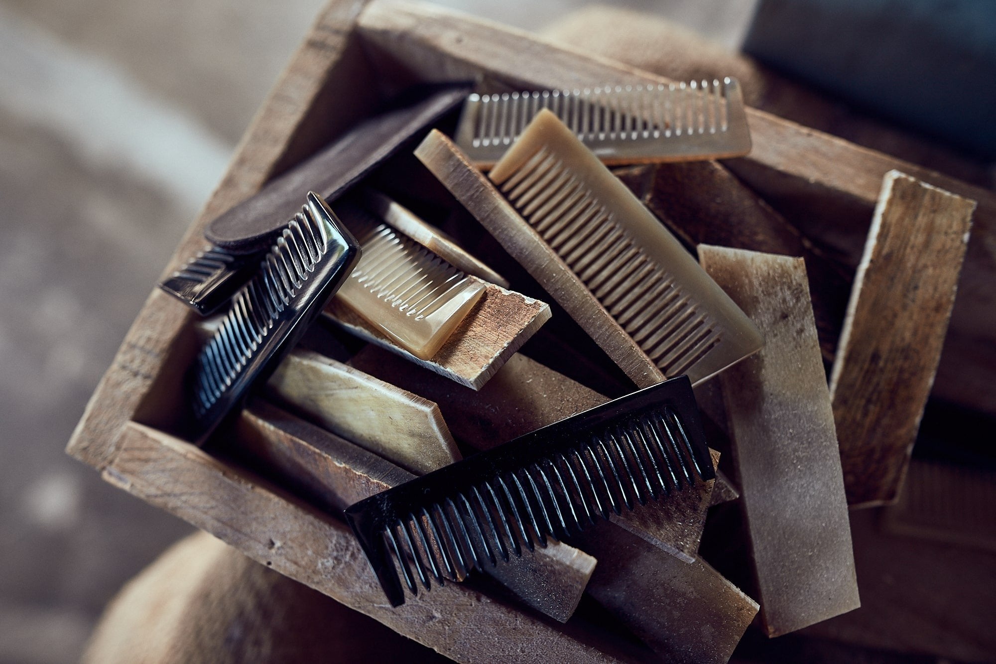 Peigne à barbe de poche artisanal en corne naturelle - barbartfr